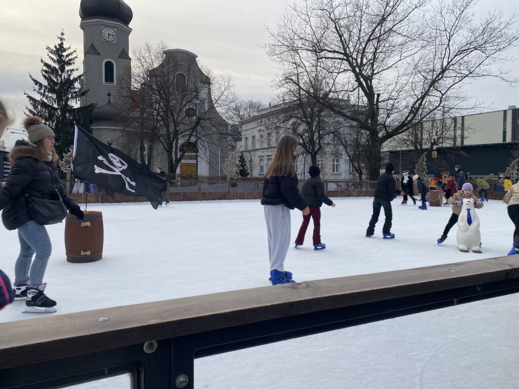 "Piratowisko" na zielonogórskim lodowisku [ZDJĘCIA] Radio Zachód - Lubuskie