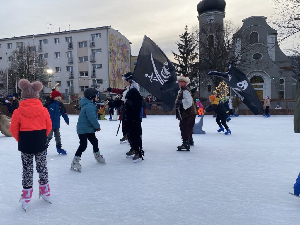 "Piratowisko" na zielonogórskim lodowisku [ZDJĘCIA] Radio Zachód - Lubuskie