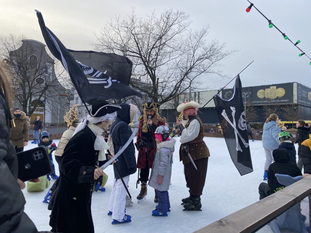 "Piratowisko" na zielonogórskim lodowisku [ZDJĘCIA] Radio Zachód - Lubuskie