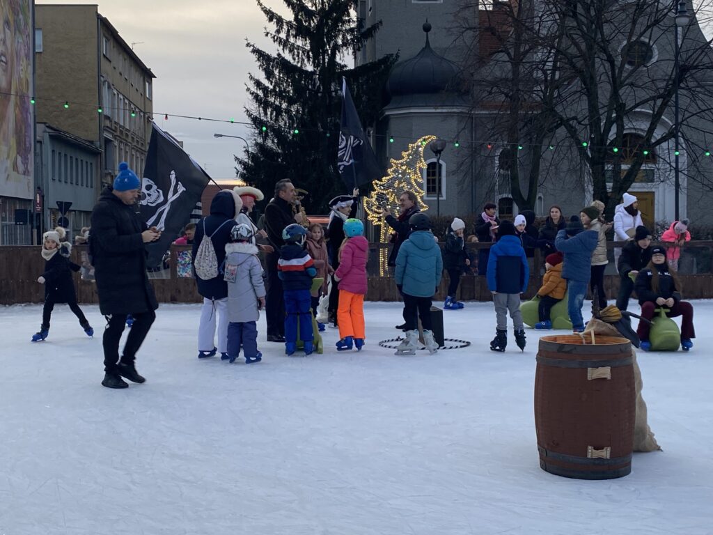 "Piratowisko" na zielonogórskim lodowisku [ZDJĘCIA] Radio Zachód - Lubuskie