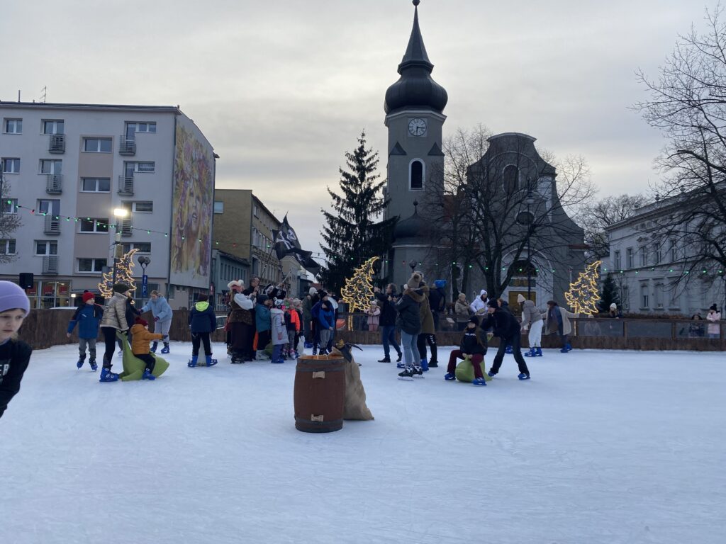 "Piratowisko" na zielonogórskim lodowisku [ZDJĘCIA] Radio Zachód - Lubuskie