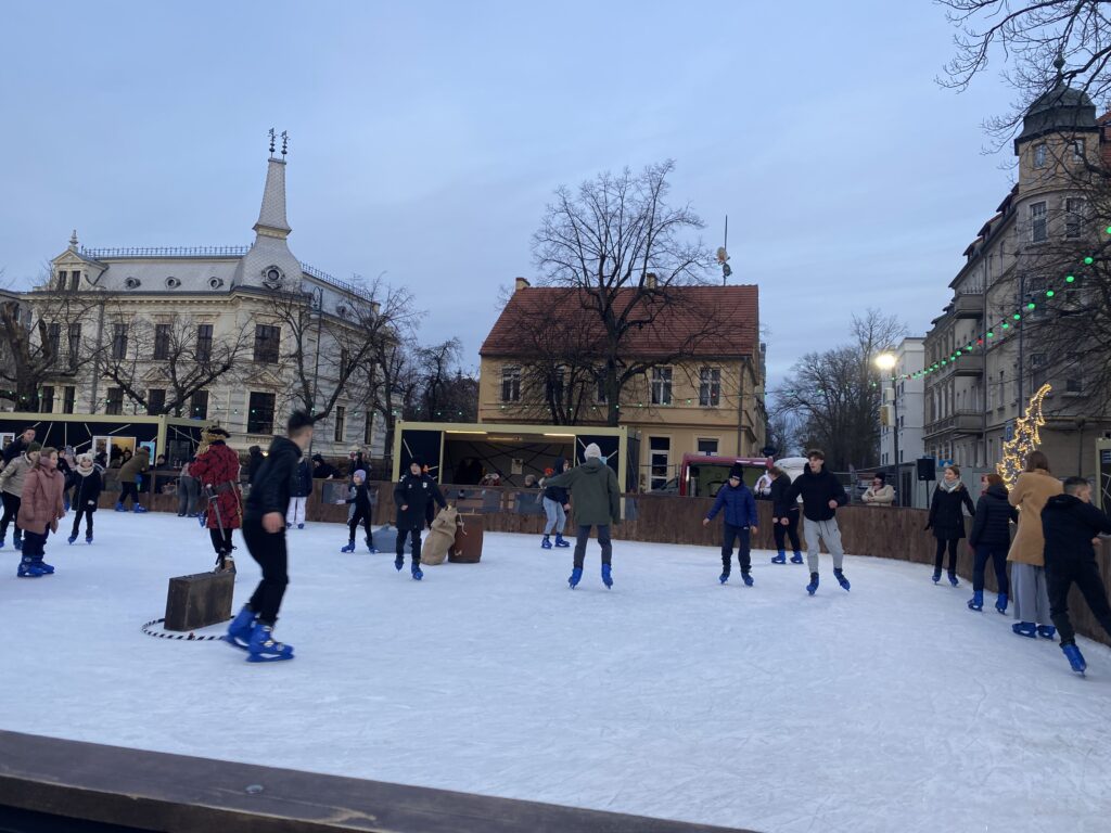 "Piratowisko" na zielonogórskim lodowisku [ZDJĘCIA] Radio Zachód - Lubuskie