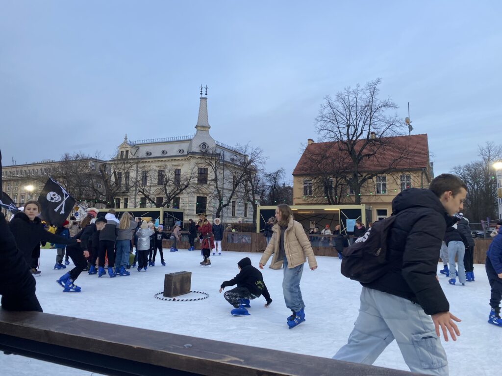 "Piratowisko" na zielonogórskim lodowisku [ZDJĘCIA] Radio Zachód - Lubuskie