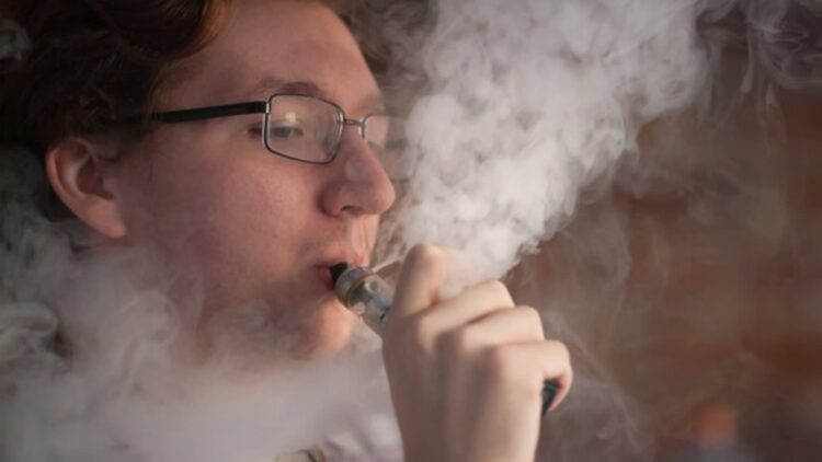 Rząd przyjął projekt zakazujący sprzedaży nieletnim wszystkich e-papierosów 9 Fot. Freepik