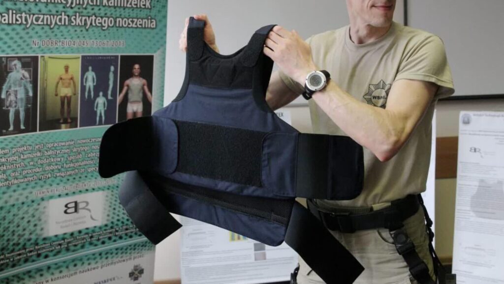 Kamizelka nożoodporna Fot. PAP/Tomasz Waszczuk