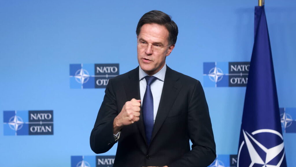 Rosyjskie MSZ stawia warunki NATO. "Musi zrzec się danej Ukrainie obietnicy" 2 Szef NATO Mark Rutte. Fot. PAP/EPA/OLIVIER HOSLET