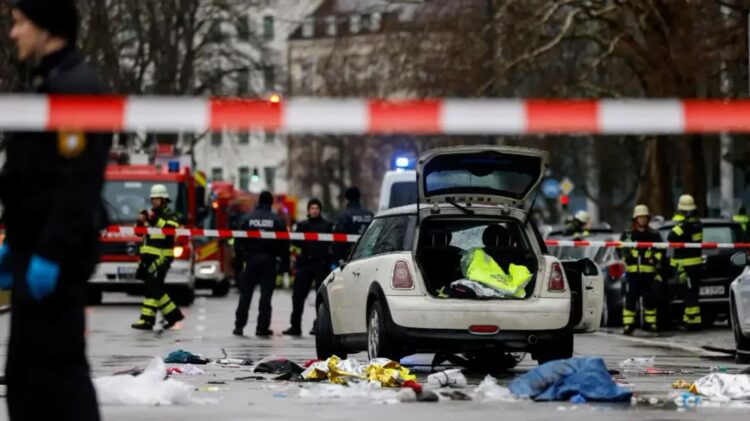 Monachium. 26-letni Afgańczyk wjechał autem w grupę ludzi, raniąc ponad 20 osób (MICHAELA STACHE/AFP/East News)