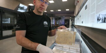 Odrestaurowane artefakty z MRU. Odnaleziono dokumenty niemieckich jednostek stacjonujących na Lisiej Górze 10 Fot. PAP/Lech Muszyński