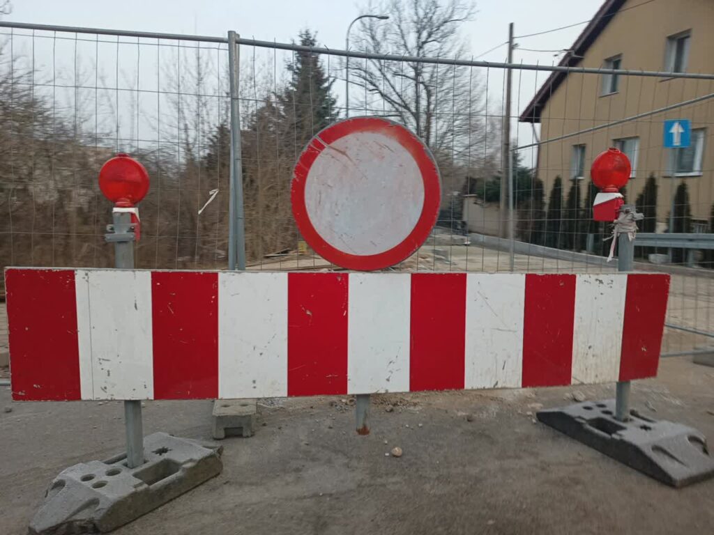 Przebudowa ul. Bohaterów Getta w Żarach z opóźnieniami fot. K.Gonera