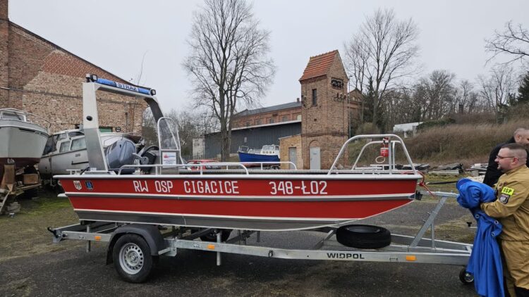 Ochotnicza Straż Pożarna z Cigacic otrzymała nową łódź Radio Zachód - Lubuskie
