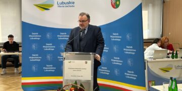 Wojciech Dinges, wiceprezes spółki PolRegio, na sesji sejmiku lubuskiego (fot. Krzysztof Filmanowicz)