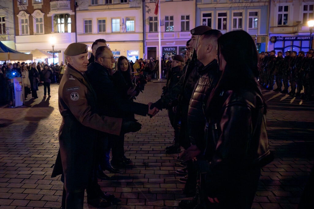 Przysięga wojskowa na zielonogórskim rynku [GALERIA ZDJĘĆ] Radio Zachód - Lubuskie