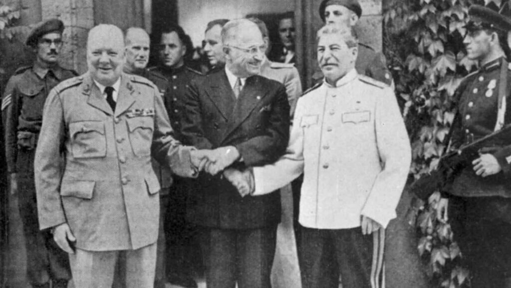 Przywódca ZSRR Józef Stalin, prezydent USA Harry Truman i premier Wielkiej Brytanii Winston Churchill. Fot. PAP/ Reprodukcja