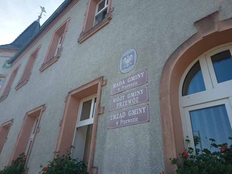 Budynek szkoły w Piotrowie na sprzedaż 9 fot. K.Gonera