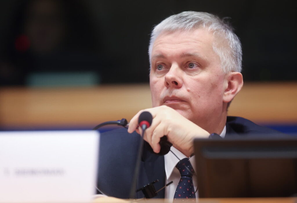 Szef MSWiA: przygotowujemy plan zdecydowanych reakcji na zorganizowaną przestępczość obcokrajowców 3 Tomasz Siemoniak, szef MSWiA (PAP/EPA/OLIVIER HOSLET)
