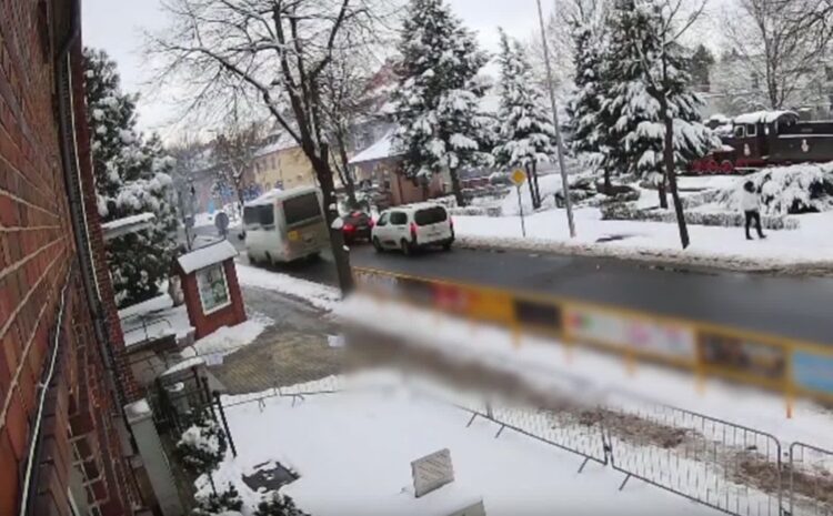 Zbąszynek. Skrajnie niebezpieczny manewr kierowcy autobusu zarejestrowały kamery (KPP Świebodzin)