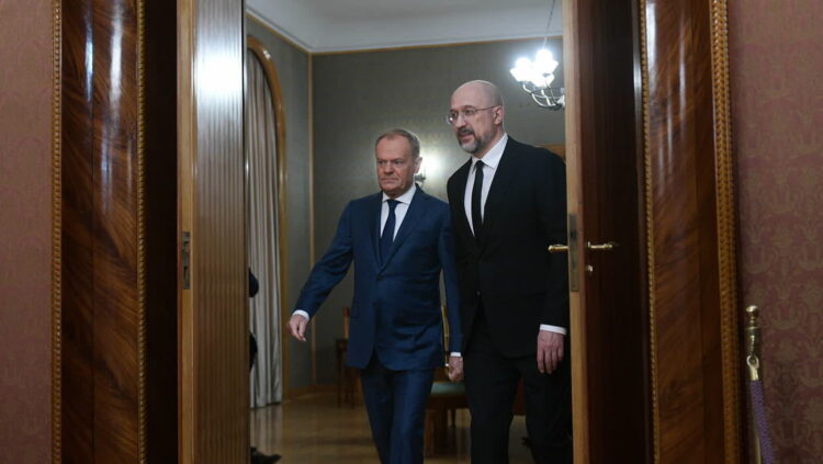 Premierzy Ukrainy i Polski, Denys Szmyhal i Donald Tusk. Fot. PAP/ Marcin Obara