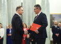 Prezydent Andrzej Duda i Dariusz Łukowski. Fot. PAP/Leszek Szymański