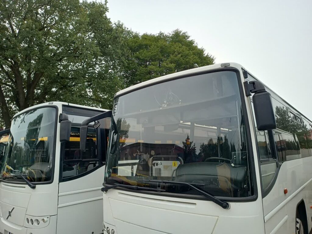 Żagań dostanie kasę na połączenia autobusowe 3 Autobusy należące do Związku Powiatowo-Gminnego Powiatu Żagańskiego (fot. Krzysztof Gonera)