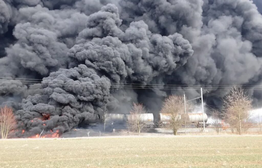 Katastrofa w Czechach. Płonie pociąg towarowy z benzolem Fot. X/Hasičský záchranný sbor ČR (Straż Pożarna Republiki Czeskiej)