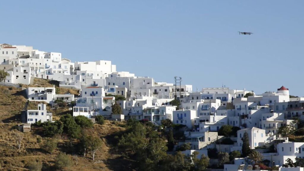 Zwiększona aktywność sejsmiczna w regionie Santorini. Apel do mieszkańców Cyklady Fot. PAP/EPA/VLACHOS ALEXANDROS