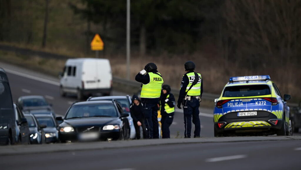 Policja podczas obławy/zdjęcie ilustracyjne Fot. PAP/Darek Delmanowicz
