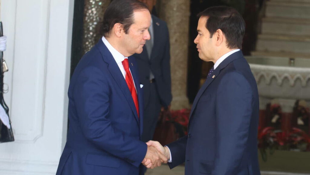 Marco Rubio, Javier Martinez-Acha. Fot. PAP/EPA/GABRIEL RODRIGUEZ