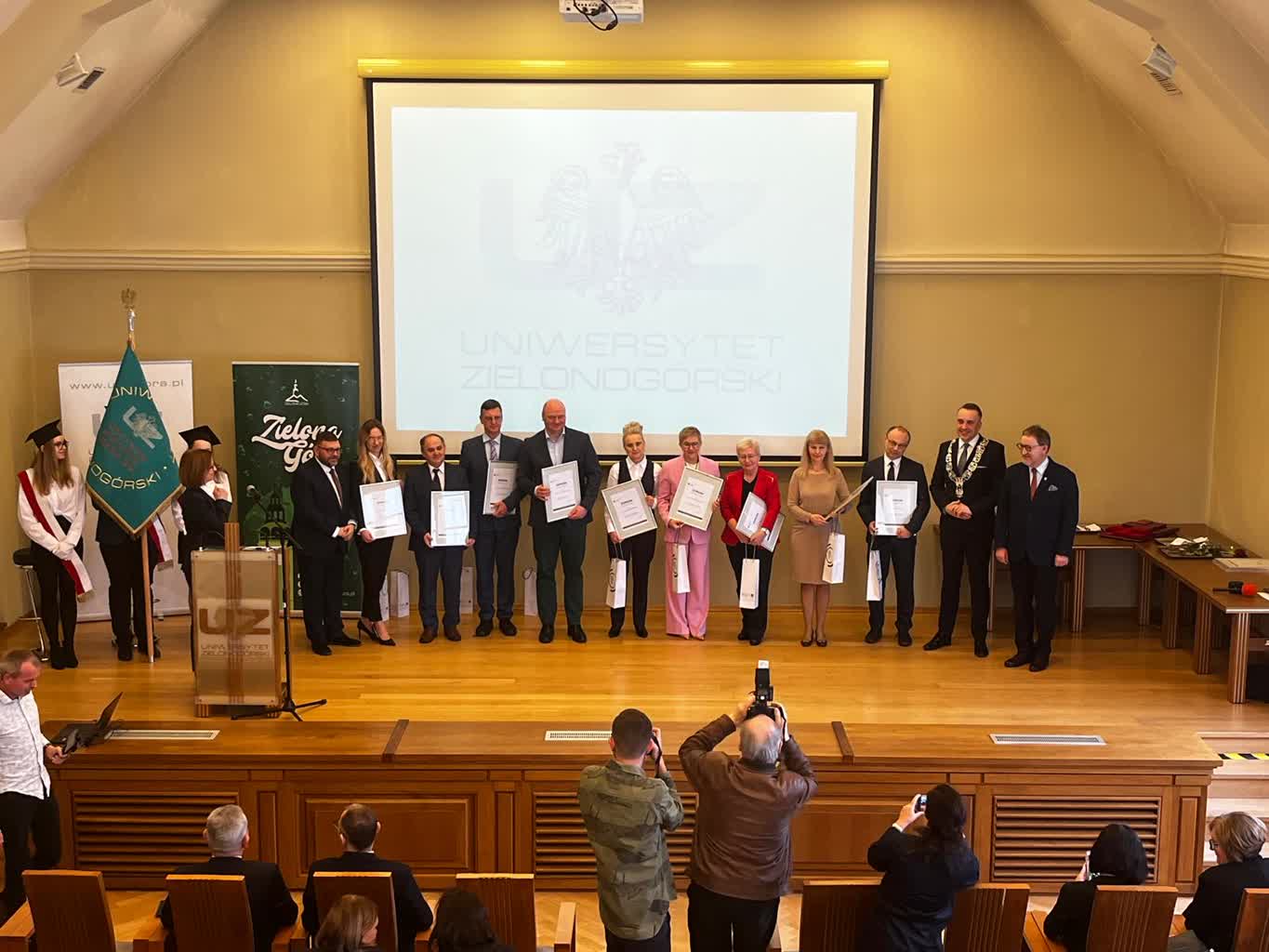 Pracownicy Uniwersytetu Zielonogórskiego uhonorowani przez Prezydenta RP Radio Zachód - Lubuskie