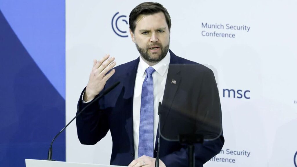 Stany Zjednoczone krytykują Europę. Przemówienie Vance'a wstrząsnęło elitami 1 J.D. Vance Fot. PAP/EPA/RONALD WITTEK