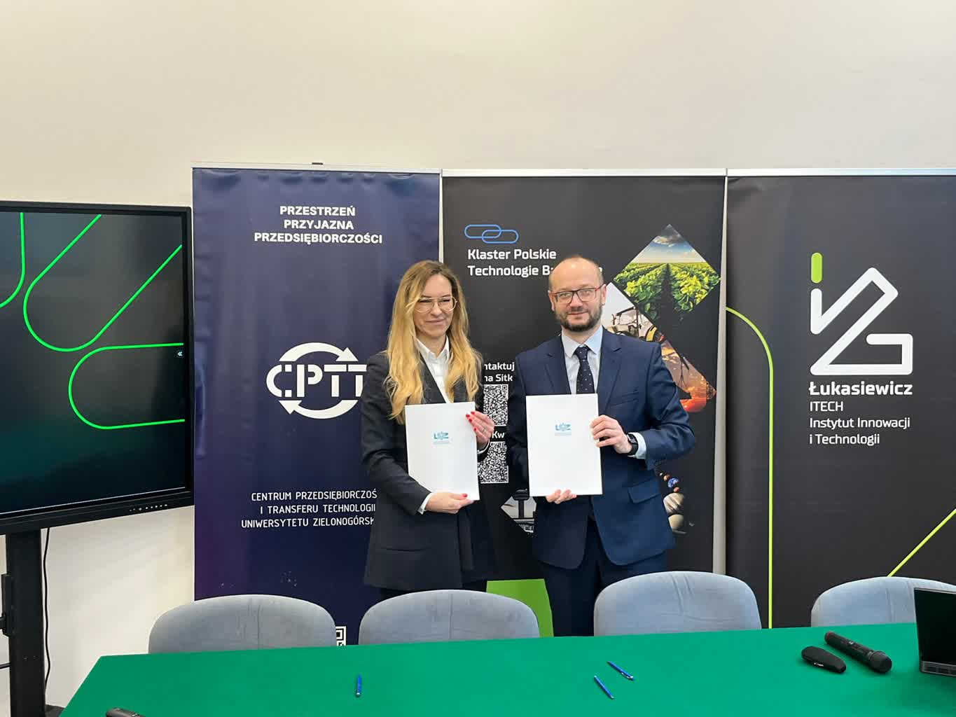 Uniwersytet Zielonogórski nawiązuje współpracę z Siecią Badawczą Łukasiewicz Radio Zachód - Lubuskie