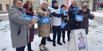 Lokalne wsparcie dla Trzaskowskiego. Rusza zbiórka podpisów 10 Miejscy i wojewódzcy radni Koalicji Obywatelskiej wystartowali z kampanią wsparcia dla Rafała Trzaskowskiego, kandydata na prezydent kraju (fot. Piotr Bakselerowicz)