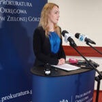 Konferencja prasowa w Prokuraturze Okręgowej w Zielonej Górze. Ewa Antonowicz opowiada o zarzutach dla lubuskiego "naturopaty" (fot. Piotr Bakselerowicz)