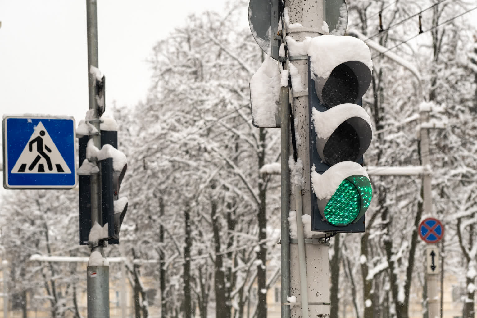 Zima na drogach. MZK informuje o problemach na podmiejskich liniach Radio Zachód - Lubuskie