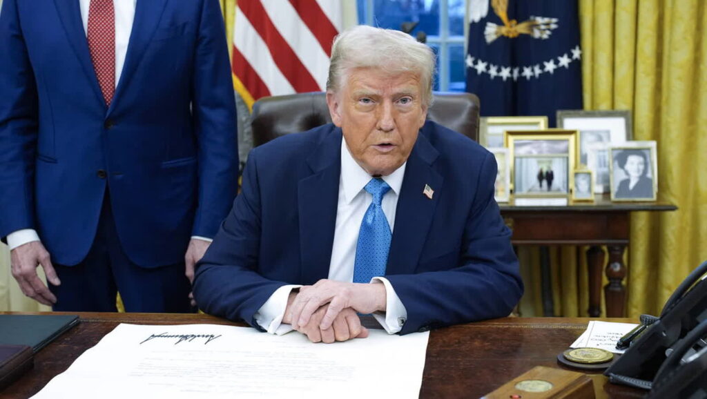 Trump nakazał przeprowadzenie nalotów na kryjówki IS w Somalii 3 Donald Trump. Fot. PAP/EPA/YURI GRIPAS / POOL