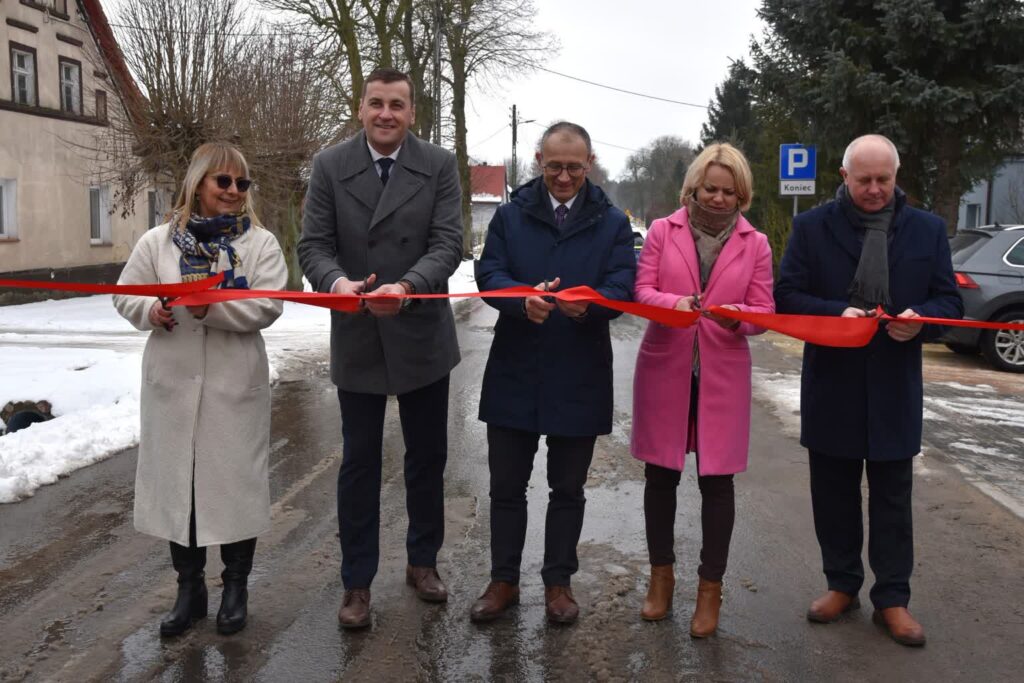 Otwarcie przebudowanej drogi w Nowej Niedrzwicy k. Przytocznej (fot. LUW)