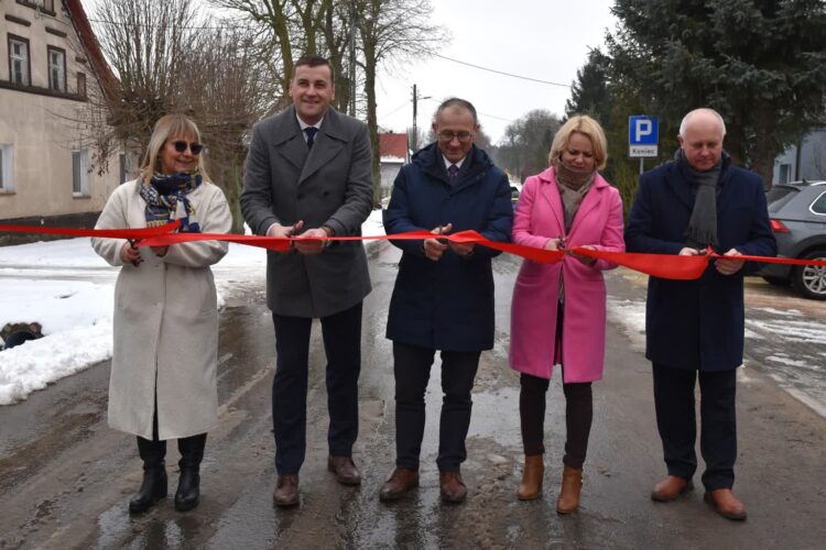 Otwarcie przebudowanej drogi w Nowej Niedrzwicy k. Przytocznej (fot. LUW)