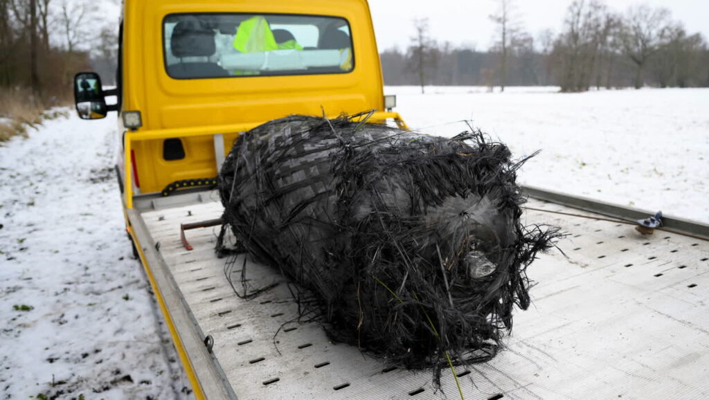 Fragment rakiety. Fot. PAP/Jakub Kaczmarczyk