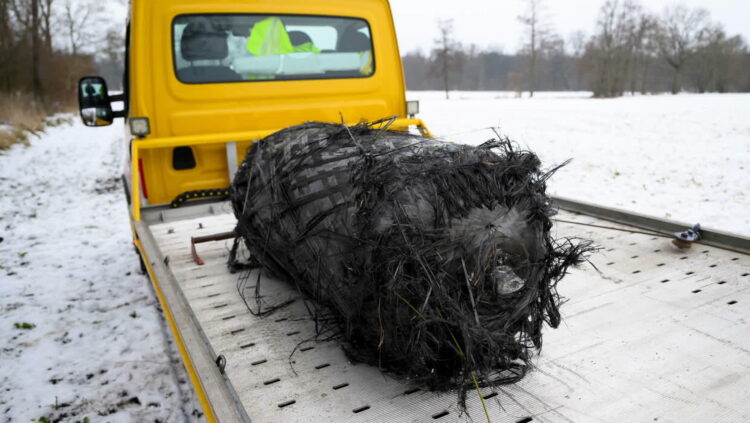 Fragment rakiety. Fot. PAP/Jakub Kaczmarczyk
