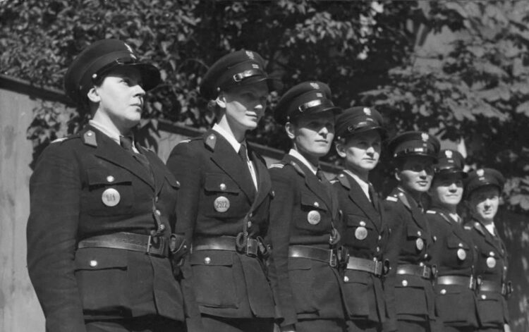 „Policjantki”- posłuchaj reportażu Elżbiety Wozowczyk-Leszko Radio Zachód - Lubuskie