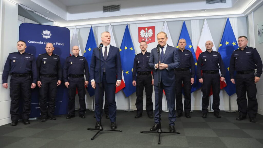 Dodatek mieszkaniowy dla służb mundurowych. Premier ogłasza kwoty 3 Konferencja premiera i szefa MSWiA Fot. PAP/Leszek Szymański