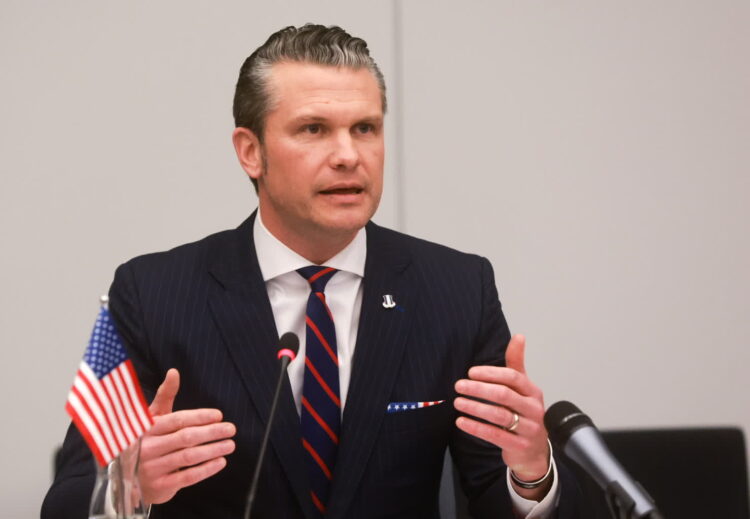 Pete Hegseth, sekretarz obrony USA (PAP/EPA/OLIVIER HOSLET)
