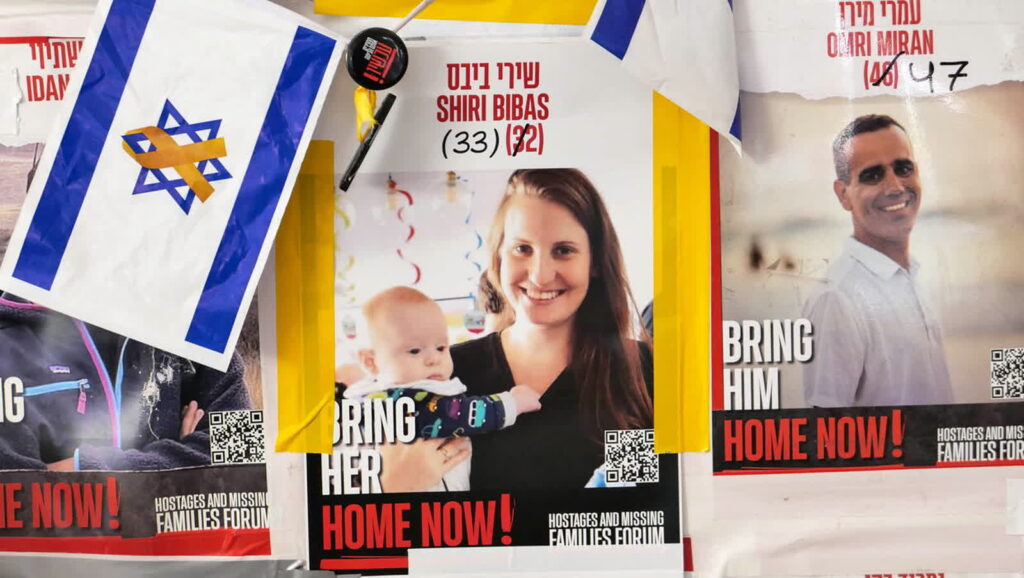 Sziri Bibas. Fot. PAP/EPA/ABIR SULTAN