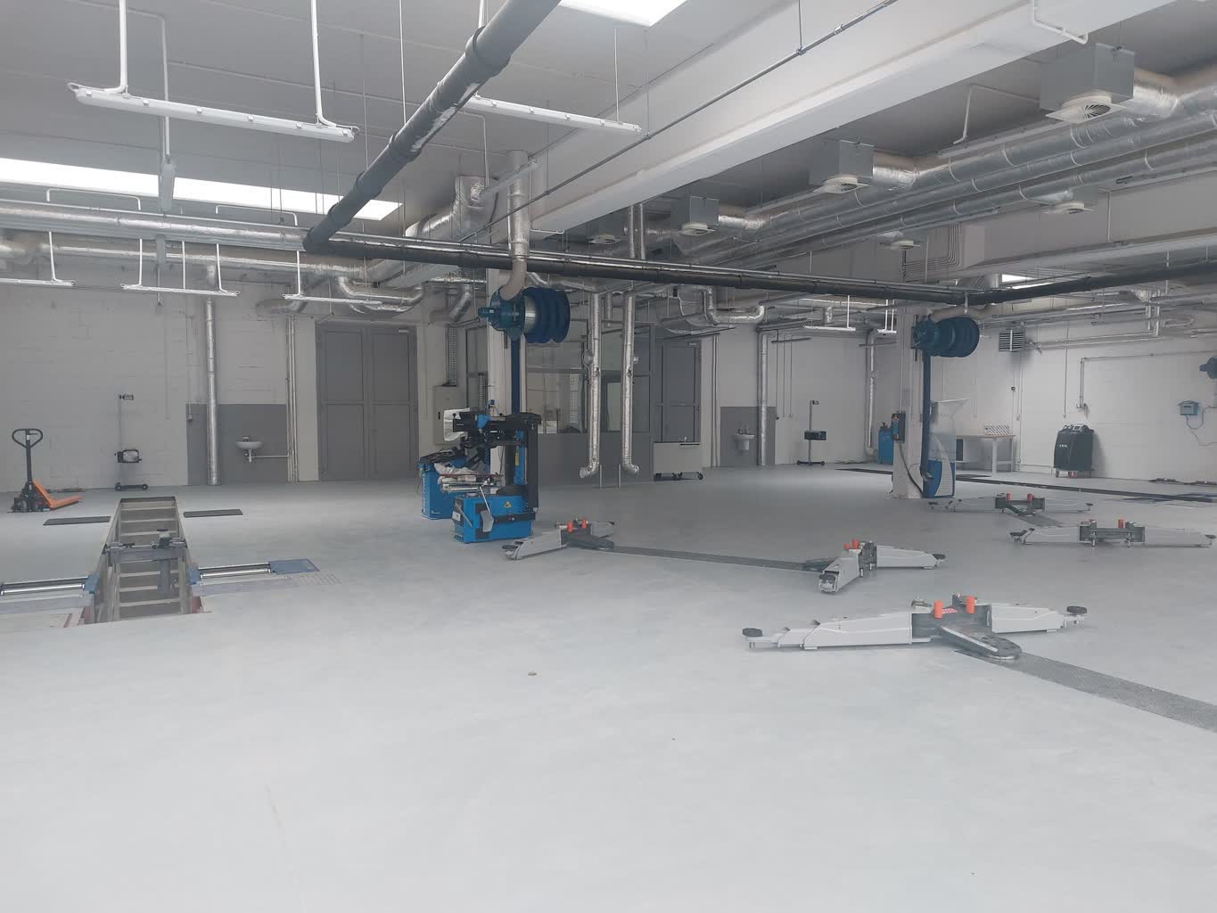 CEZiB kupuje serwery i samochody Radio Zachód - Lubuskie