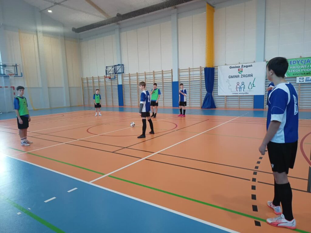 Piłkarskie potyczki i integracja dzieci w Tomaszowie fot. K.Gonera