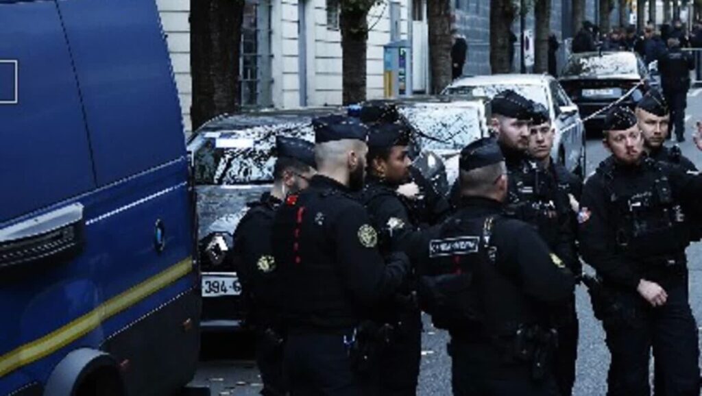 francuska policja Fot. PAP/EPA/YOAN VALAT (zdjęcie ilustracyjne)