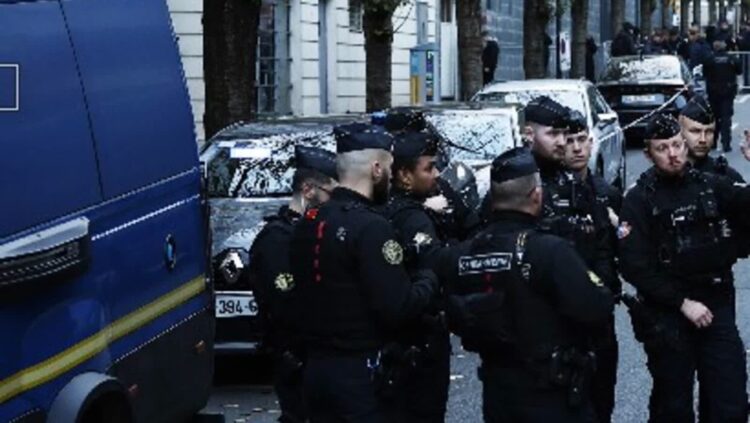 francuska policja Fot. PAP/EPA/YOAN VALAT (zdjęcie ilustracyjne)