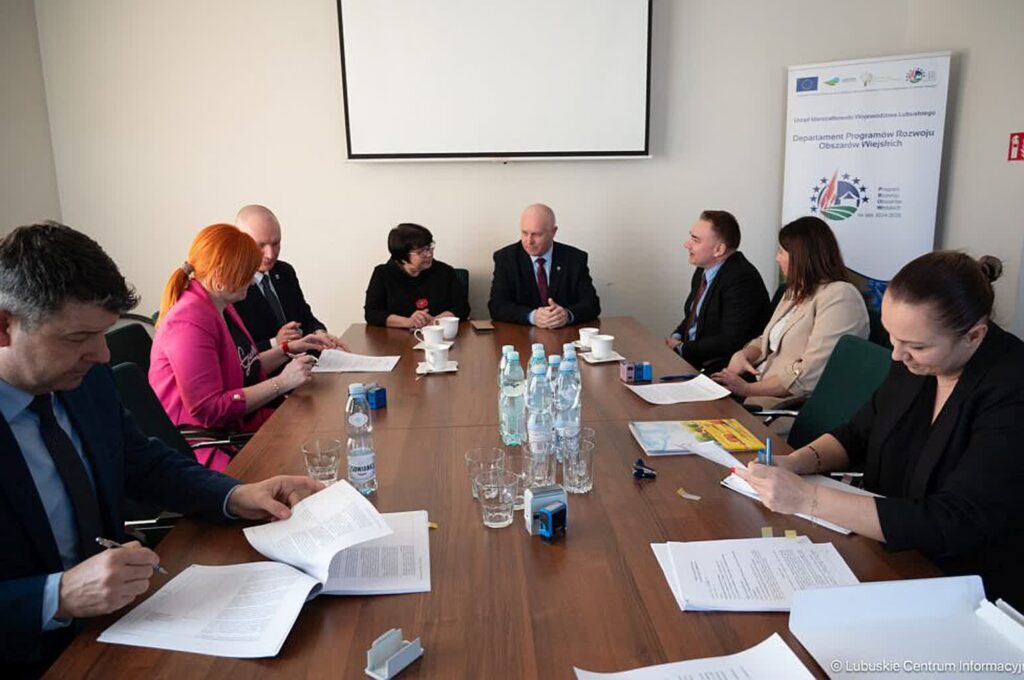 Podpisanie umów na przebudowy dróg lokalnych w UMWL (fot. LCI)