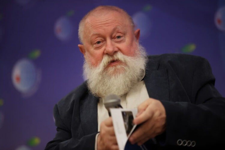 Prof. Jerzy Bralczyk. Fot. PAP/Łukasz Gągulski