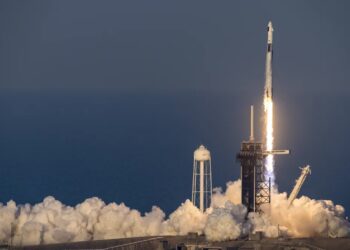 Rakieta nośna SpaceX Falcon 9 ze statkiem kosmicznym SpaceX Crew Dragon, fot. PAP/EPA/CRISTOBAL HERRERA-ULASHKEVICH