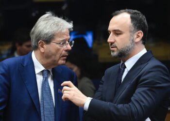 Paweł Karbownik (po prawej) w czasie dyskusji w europarlamencie (x.com/Pawel_Karbo)